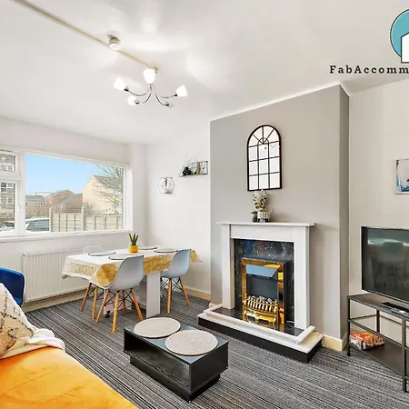 Private 2bed-parking & Garden-by Fabaccommodation Apartment Bristol