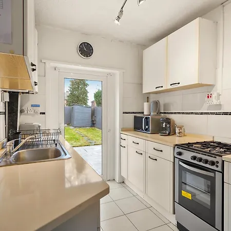 Apartament Private 2bed-parking & Garden-by Fabaccommodation Bristol