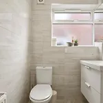 Private 2bed-parking & Garden-by Fabaccommodation