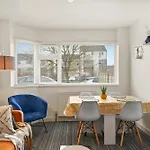 Appartement Private 2bed-parking & Garden-by Fabaccommodation *