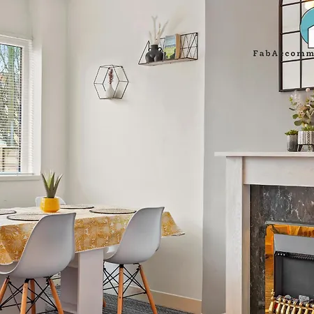 Private 2bed-parking & Garden-by Fabaccommodation 아파트 *