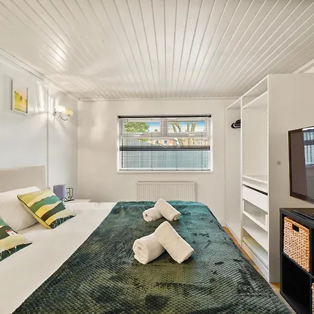 Private 2bed-parking & Garden-by Fabaccommodation * Bristol