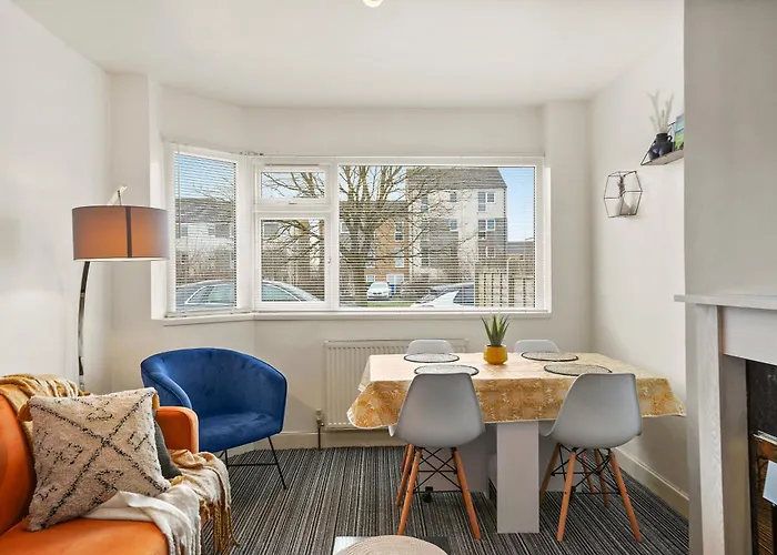 Lägenhet Private 2bed-parking & Garden-by Fabaccommodation *