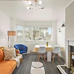 Private 2bed-parking & Garden-by Fabaccommodation