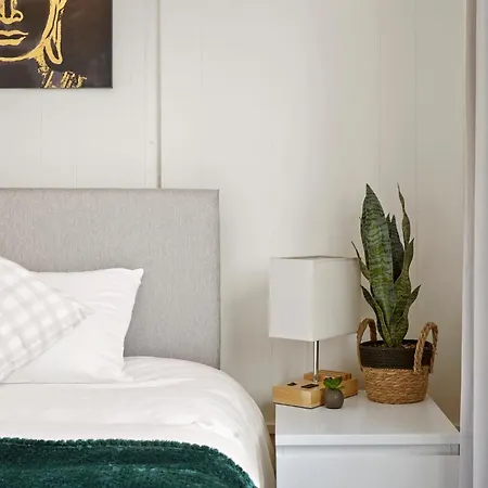 Private 2bed-parking & Garden-by Fabaccommodation Appartement *