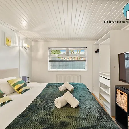 Appartement Private 2bed-parking & Garden-by Fabaccommodation *