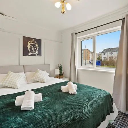 Private 2bed-parking & Garden-by Fabaccommodation Bristol
