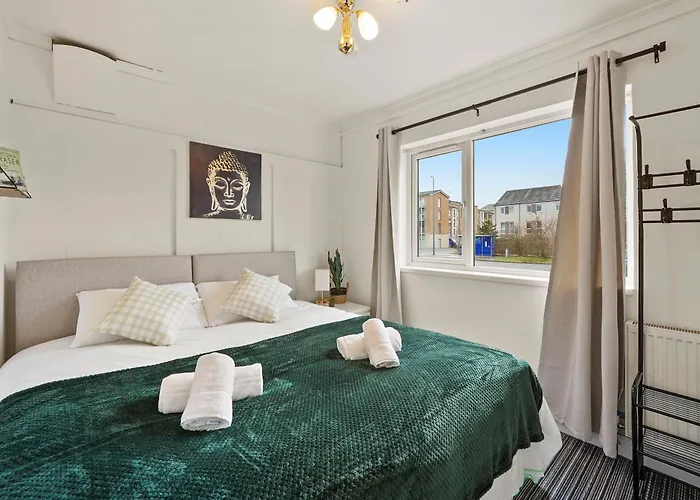 Private 2bed-parking & Garden-by Fabaccommodation Бристоль