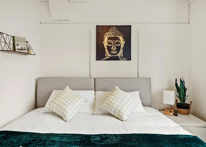 Private 2bed-parking & Garden-by Fabaccommodation