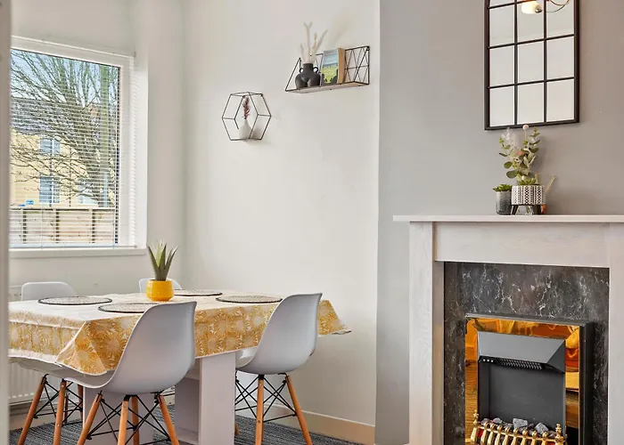 Private 2bed-parking & Garden-by Fabaccommodation Апартаменти *