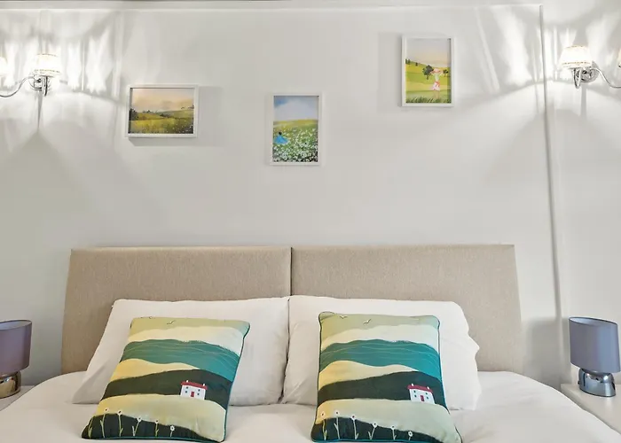 Private 2bed-parking & Garden-by Fabaccommodation Апартаменти Бристоль