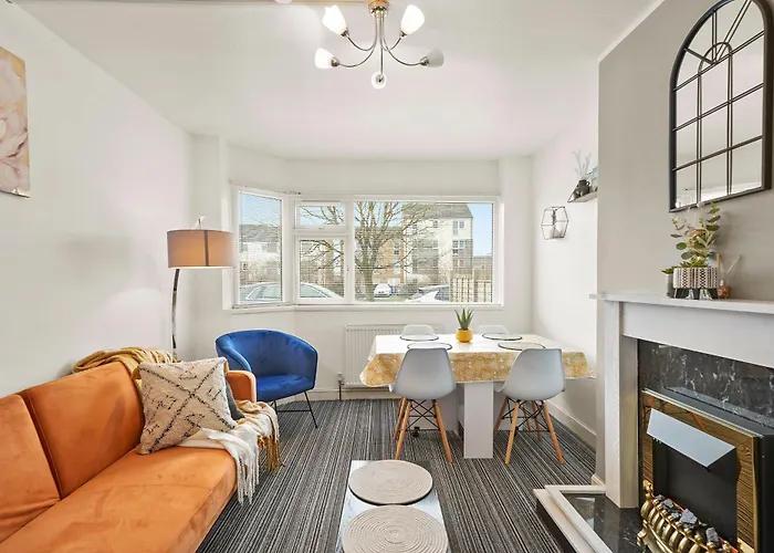 Private 2bed-parking & Garden-by Fabaccommodation